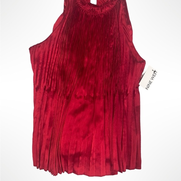 Nine West womens sleeveless satin like pleated blouse size medium - Picture 2 of 5